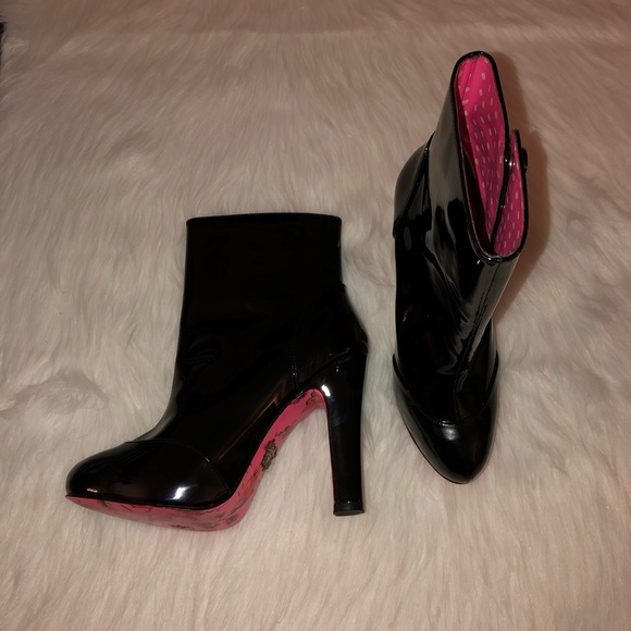 Betsey Johnson”Luca”Patent Leather Snap Bootie-6 - Picture 3 of 8